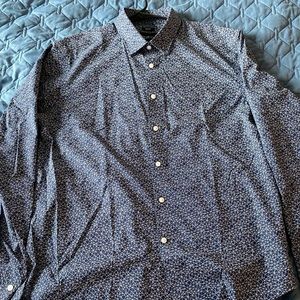 Kenneth Cole Awearness slim fit button up, large (non-iron).